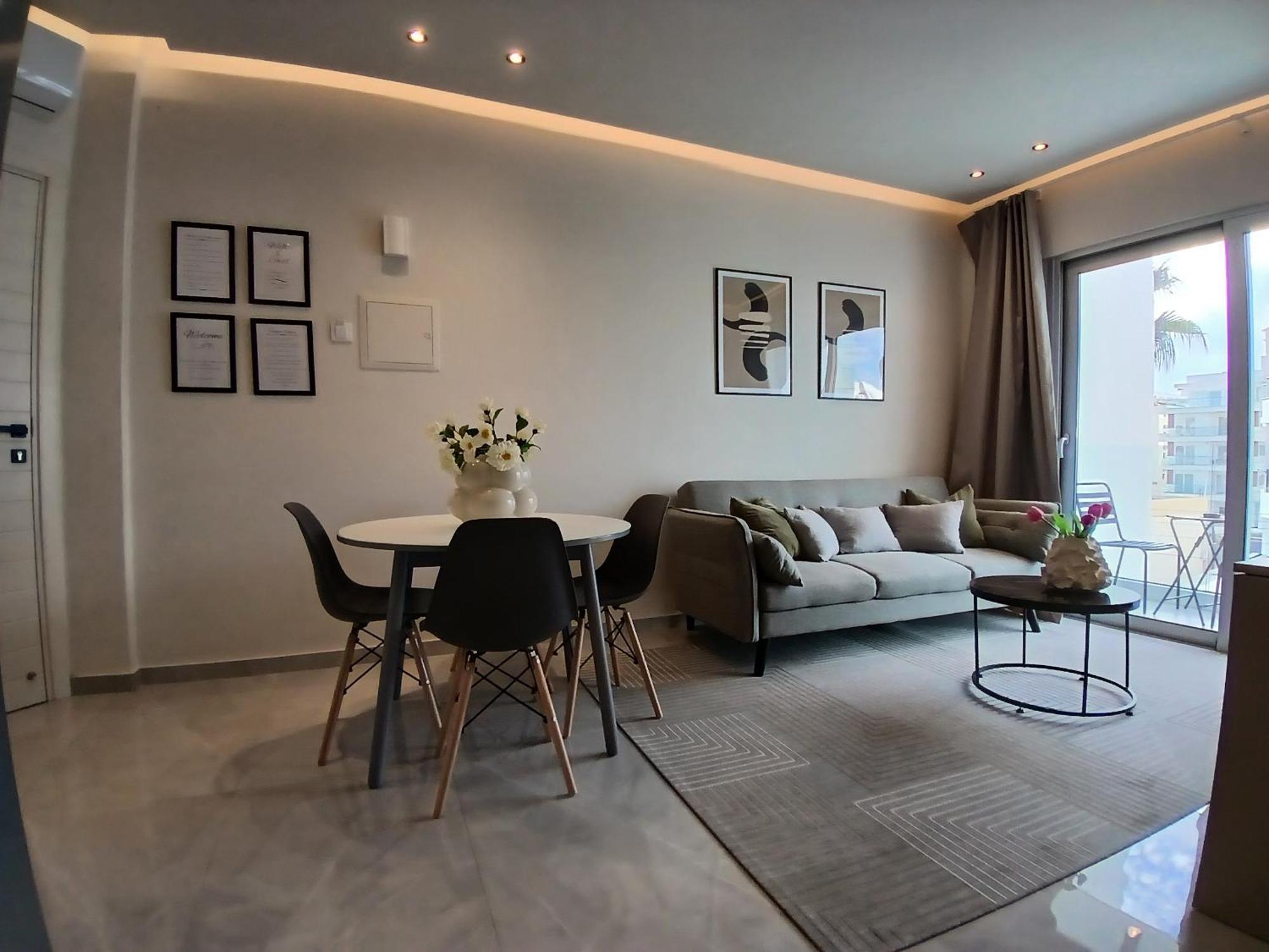 Georgiana Suites Larnaca Rum bild