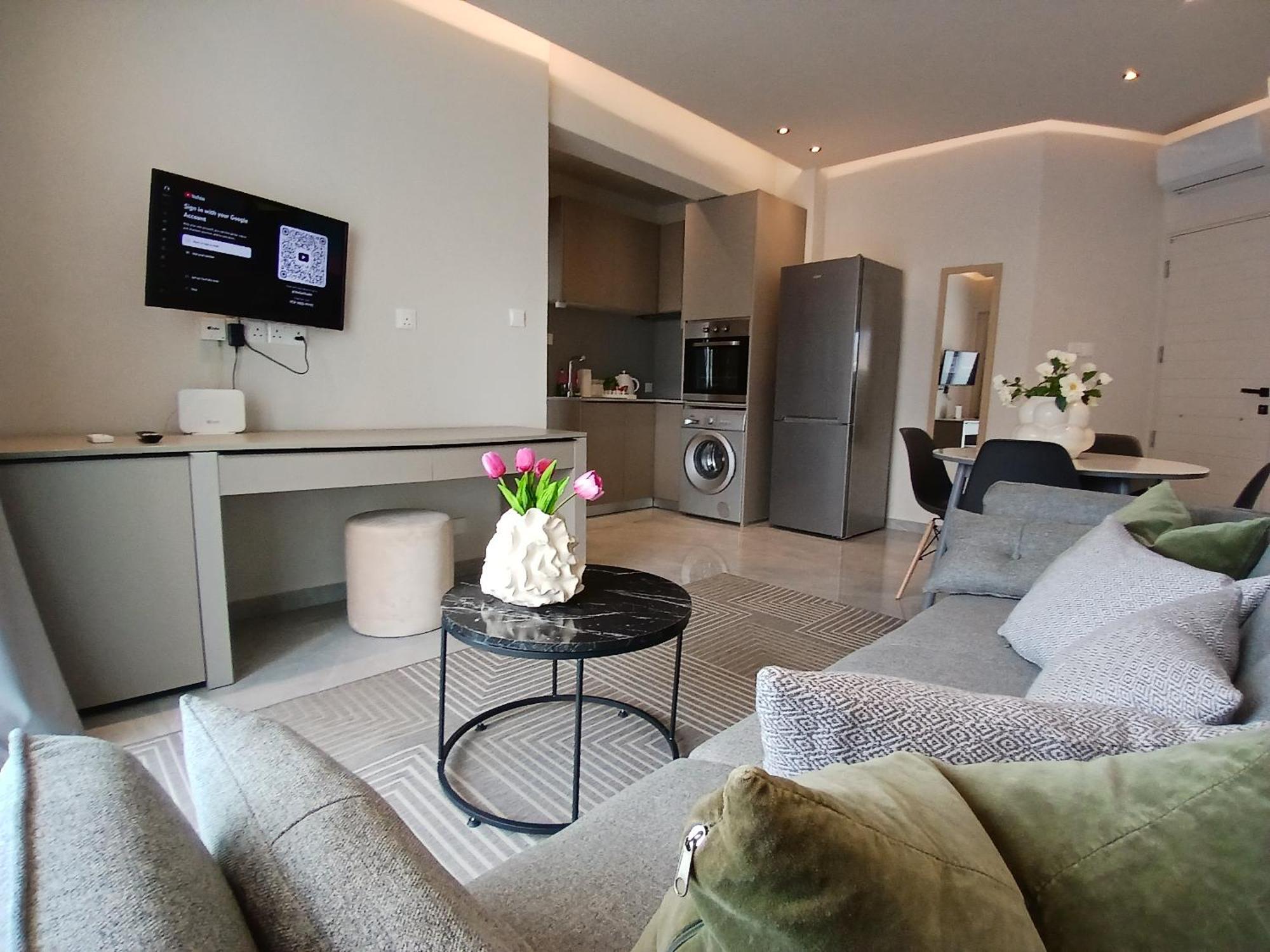 Georgiana Suites Larnaca Exteriör bild