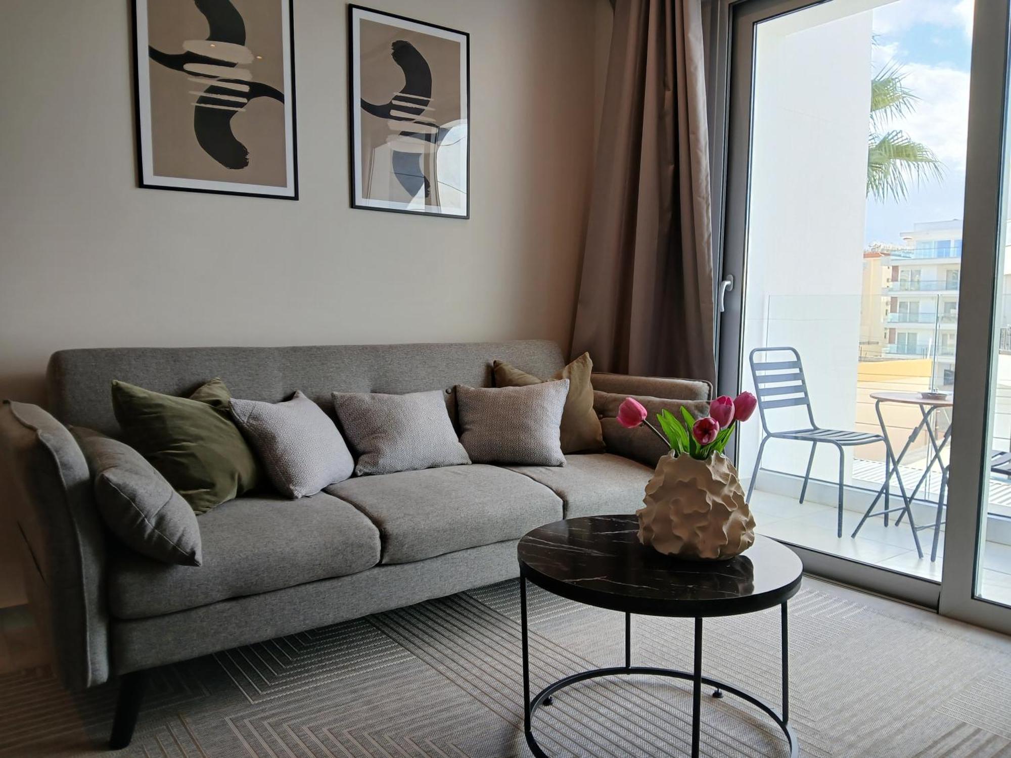 Georgiana Suites Larnaca Exteriör bild