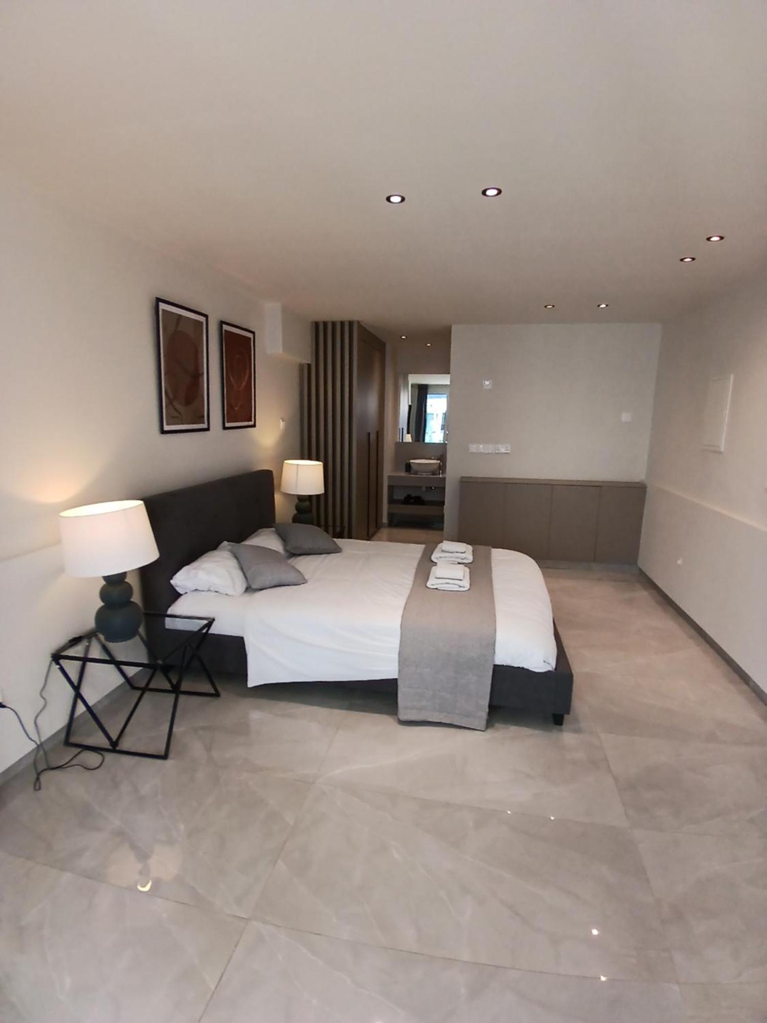Georgiana Suites Larnaca Rum bild